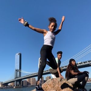 Meet your Posher, Laya